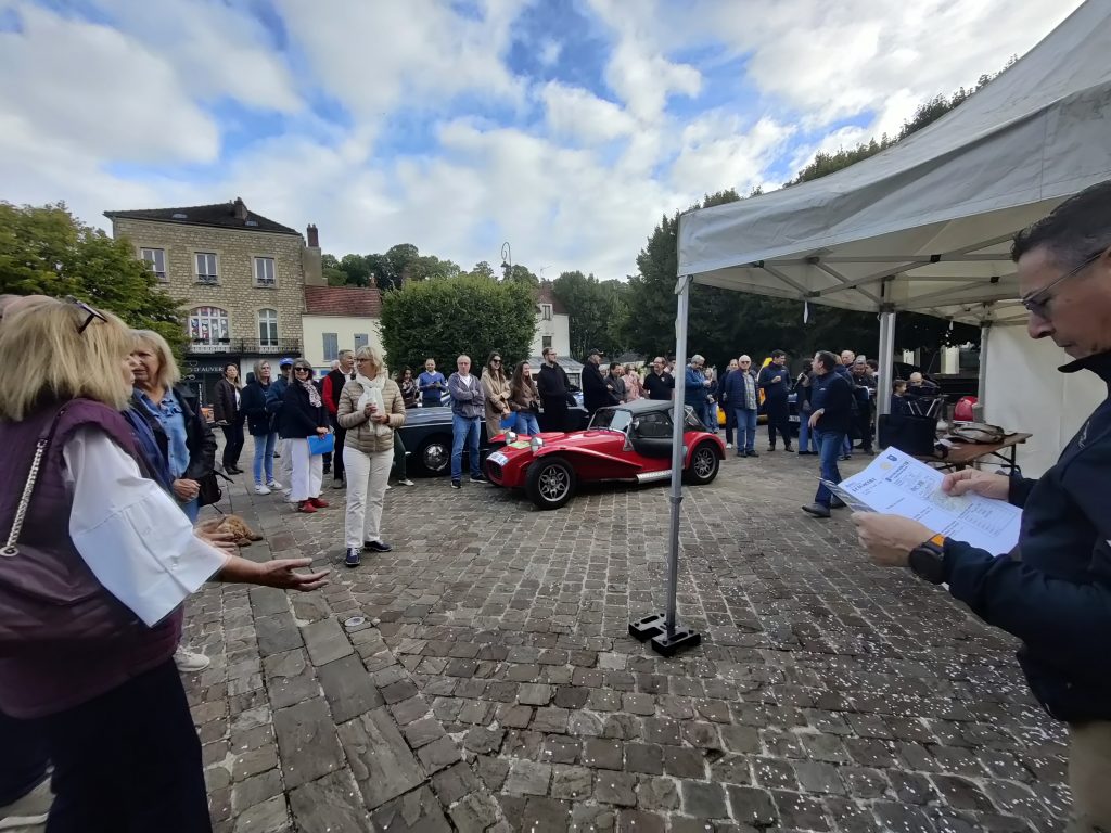 briefing avant le rallye automobile 2025